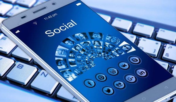 Social Media Marketing content in mobile blue